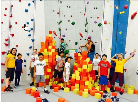 Blocs meet climbing in an unforgettable party setting